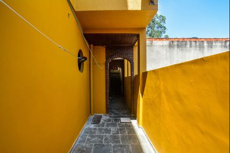 Casa para alugar com 52m², 2 quartos e sem vagaQuintal