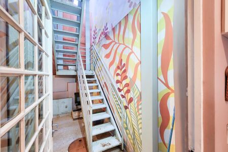 Casa de condomínio para alugar com 162m², 2 quartos e 1 vagaEscada