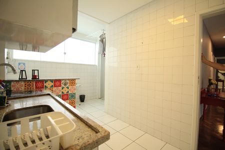 Apartamento para alugar com 108m², 3 quartos e 1 vaga Apartamento para alugar com 108m², 3 quartos e 1 vagaCozinha e Área de Serviço