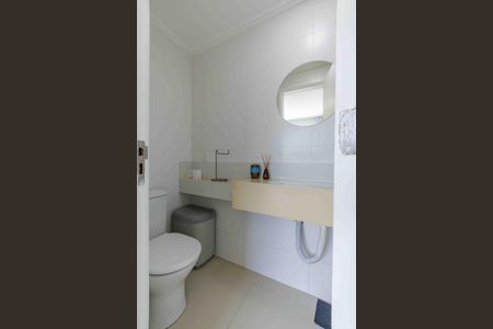 Casa de condomínio para alugar com 300m², 5 quartos e 3 vagas Casa de condomínio para alugar com 300m², 5 quartos e 3 vagasBanheiro da Suíte 3