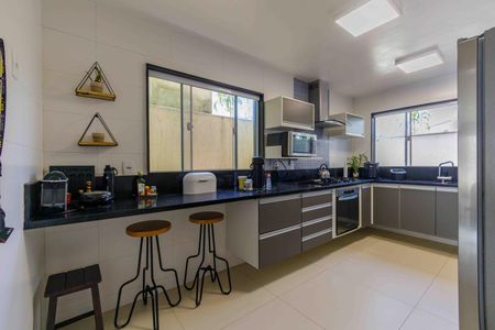 Casa de condomínio para alugar com 300m², 5 quartos e 3 vagas Casa de condomínio para alugar com 300m², 5 quartos e 3 vagasCozinha