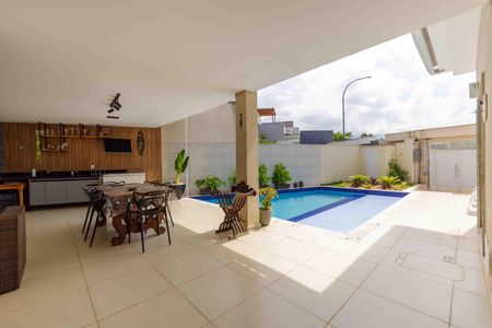 Casa de condomínio para alugar com 300m², 5 quartos e 3 vagas Casa de condomínio para alugar com 300m², 5 quartos e 3 vagasVaranda