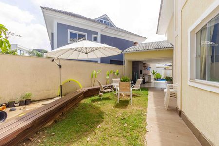 Casa de condomínio para alugar com 300m², 5 quartos e 3 vagas Casa de condomínio para alugar com 300m², 5 quartos e 3 vagasVaranda