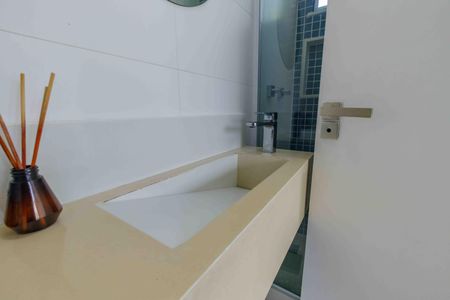 Casa de condomínio para alugar com 300m², 5 quartos e 3 vagas Casa de condomínio para alugar com 300m², 5 quartos e 3 vagasBanheiro da Suíte 3