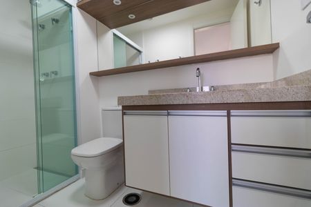 Apartamento para alugar com 67m², 2 quartos e 2 vagas Apartamento para alugar com 67m², 2 quartos e 2 vagasBanheiro da Suíte