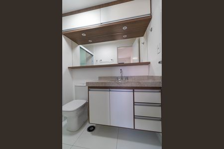 Apartamento para alugar com 67m², 2 quartos e 2 vagas Apartamento para alugar com 67m², 2 quartos e 2 vagasBanheiro da Suíte