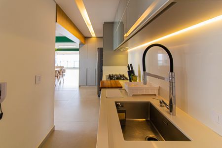 Apartamento para alugar com 154m², 2 quartos e 3 vagas Apartamento para alugar com 154m², 2 quartos e 3 vagasCozinha