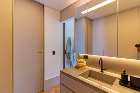 Apartamento para alugar com 154m², 2 quartos e 3 vagas Apartamento para alugar com 154m², 2 quartos e 3 vagasBanheiro da Suíte 2