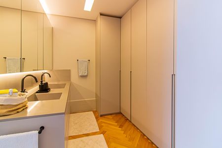 Apartamento para alugar com 154m², 2 quartos e 3 vagas Apartamento para alugar com 154m², 2 quartos e 3 vagasBanheiro da Suíte 2