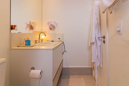 Apartamento para alugar com 154m², 2 quartos e 3 vagas Apartamento para alugar com 154m², 2 quartos e 3 vagasBanheiro da Suíte 1