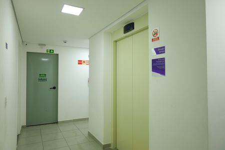 Apartamento para alugar com 33m², 2 quartos e sem vagaÁrea comum - Saguão do andar