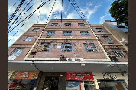 Apartamento para alugar com 66m², 2 quartos e sem vagaFachada + plaquinha