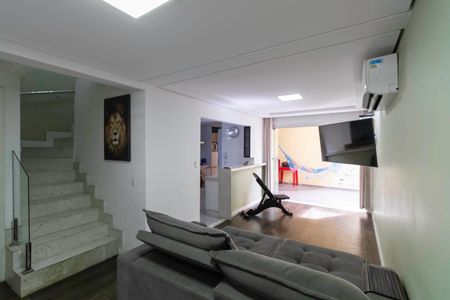 Casa de condomínio à venda com 143m², 3 quartos e 2 vagas Casa de condomínio à venda com 143m², 3 quartos e 2 vagasSala