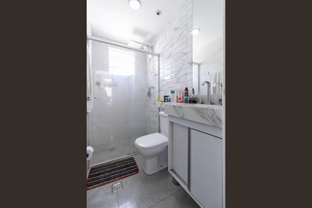 Casa de condomínio à venda com 143m², 3 quartos e 2 vagas Casa de condomínio à venda com 143m², 3 quartos e 2 vagasBanheiro da suíte