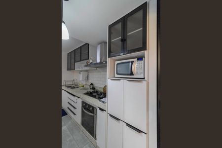 Casa de condomínio à venda com 143m², 3 quartos e 2 vagas Casa de condomínio à venda com 143m², 3 quartos e 2 vagasCozinha e Área de Serviço