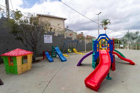 Casa de condomínio à venda com 143m², 3 quartos e 2 vagas Casa de condomínio à venda com 143m², 3 quartos e 2 vagasÁrea comum - Playground