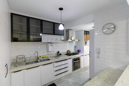 Casa de condomínio à venda com 143m², 3 quartos e 2 vagas Casa de condomínio à venda com 143m², 3 quartos e 2 vagasCozinha e Área de Serviço