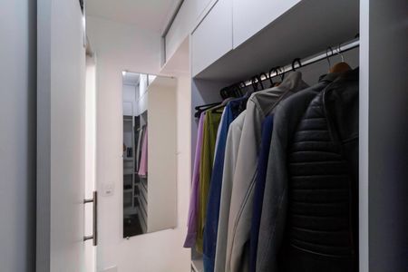 Casa de condomínio à venda com 143m², 3 quartos e 2 vagas Casa de condomínio à venda com 143m², 3 quartos e 2 vagasCloset da suíte