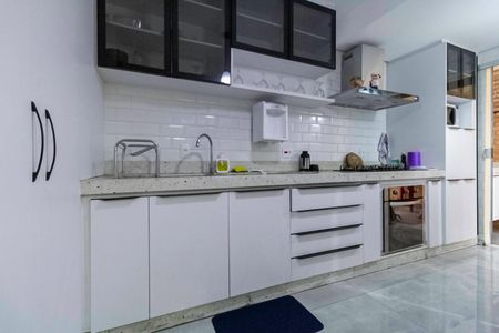 Casa de condomínio à venda com 143m², 3 quartos e 2 vagas Casa de condomínio à venda com 143m², 3 quartos e 2 vagasCozinha e Área de Serviço