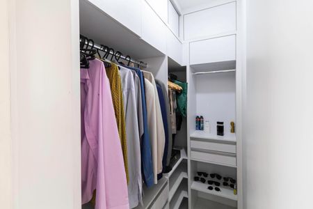 Casa de condomínio à venda com 143m², 3 quartos e 2 vagas Casa de condomínio à venda com 143m², 3 quartos e 2 vagasCloset da suíte