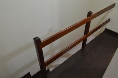 Casa de condomínio à venda com 75m², 2 quartos e 1 vagaEscada