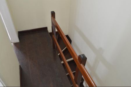 Casa de condomínio à venda com 75m², 2 quartos e 1 vagaEscada