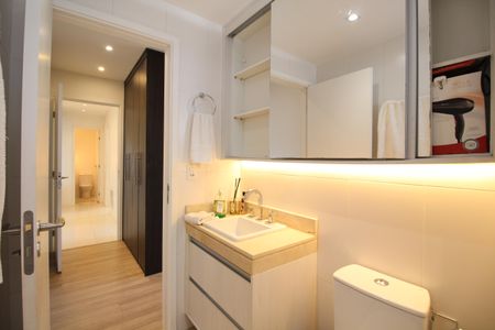 Apartamento à venda com 131m², 4 quartos e 2 vagasSuíte 3 - Banheiro