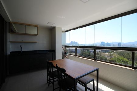 Apartamento à venda com 131m², 4 quartos e 2 vagasSala - Varanda