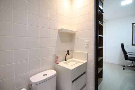 Apartamento à venda com 131m², 4 quartos e 2 vagasBanheiro de Serviço