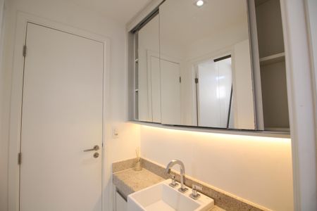 Apartamento à venda com 131m², 4 quartos e 2 vagasSuítes Canadense 1 e 2 - Banheiro