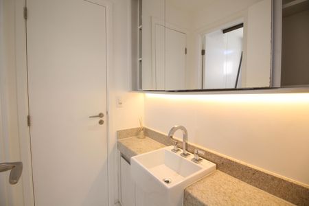 Apartamento à venda com 131m², 4 quartos e 2 vagasSuítes Canadense 1 e 2 - Banheiro