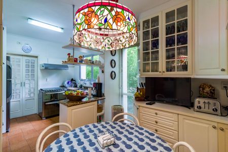 Apartamento à venda com 230m², 4 quartos e 3 vagasCozinha