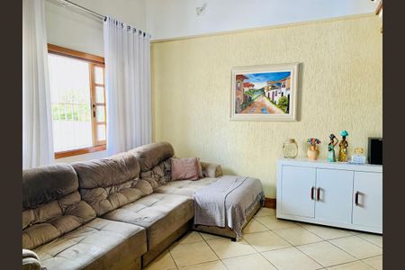 Casa à venda com 158m², 3 quartos e 2 vagasSala