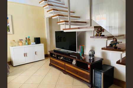 Casa à venda com 158m², 3 quartos e 2 vagasSala