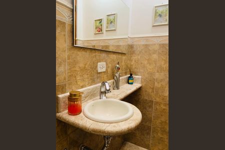 Casa à venda com 158m², 3 quartos e 2 vagasLavabo