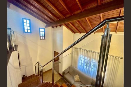 Casa à venda com 158m², 3 quartos e 2 vagasEscadas Studio