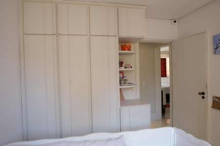 Apartamento à venda com 200m², 3 quartos e 2 vagasQuarto 2