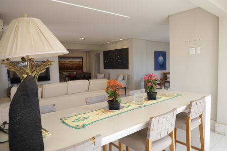 Apartamento à venda com 200m², 3 quartos e 2 vagasSala