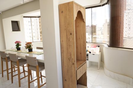 Apartamento à venda com 200m², 3 quartos e 2 vagasSala