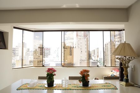 Apartamento à venda com 200m², 3 quartos e 2 vagasSala