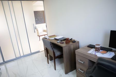 Apartamento à venda com 200m², 3 quartos e 2 vagasEscritório