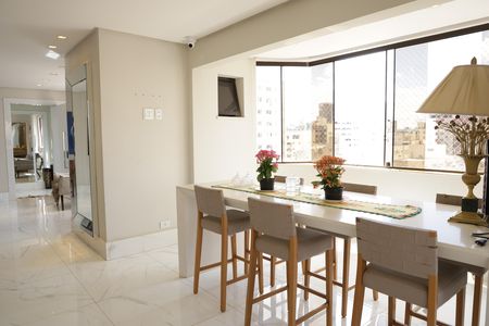 Apartamento à venda com 200m², 3 quartos e 2 vagasSala