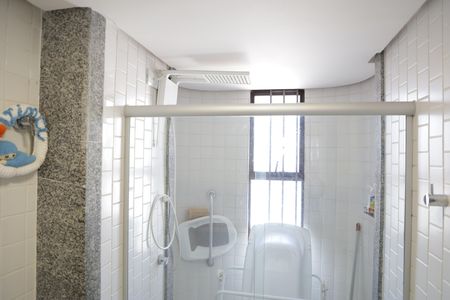 Apartamento à venda com 200m², 3 quartos e 2 vagasBanheiro de Serviço