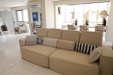 Apartamento à venda com 200m², 3 quartos e 2 vagasSala