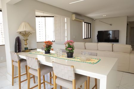 Apartamento à venda com 200m², 3 quartos e 2 vagasSala