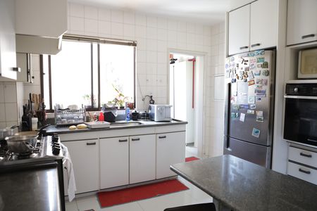 Apartamento à venda com 200m², 3 quartos e 2 vagasCozinha