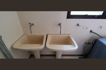 Apartamento para alugar com 228m², 4 quartos e 4 vagasÁrea de Serviço