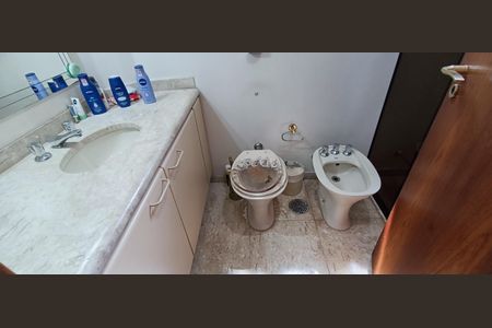 Apartamento para alugar com 228m², 4 quartos e 4 vagasBanheiro