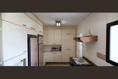 Apartamento para alugar com 228m², 4 quartos e 4 vagasCozinha