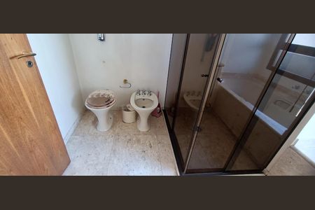 Apartamento para alugar com 228m², 4 quartos e 4 vagasBanheiro da Suíte 1